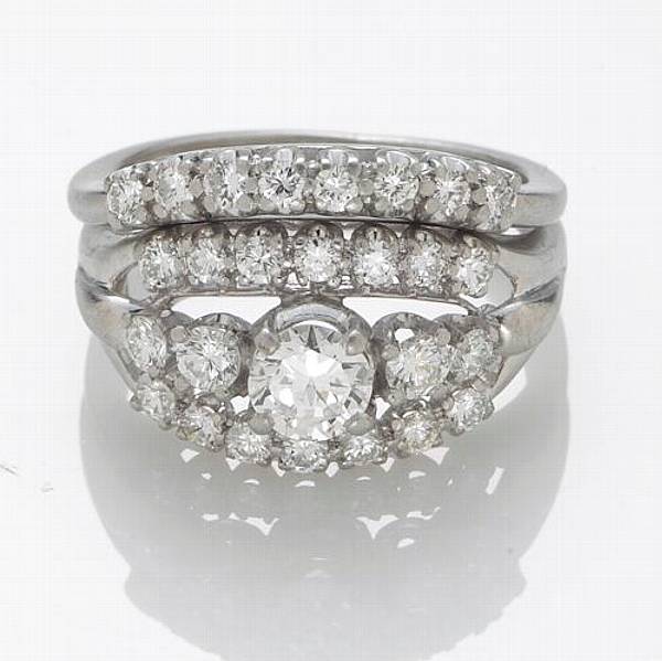 Appraisal: A diamond and platinum ring set estimated total diamond weight