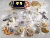 Appraisal: A quantity of costume jewellery compacts and watches