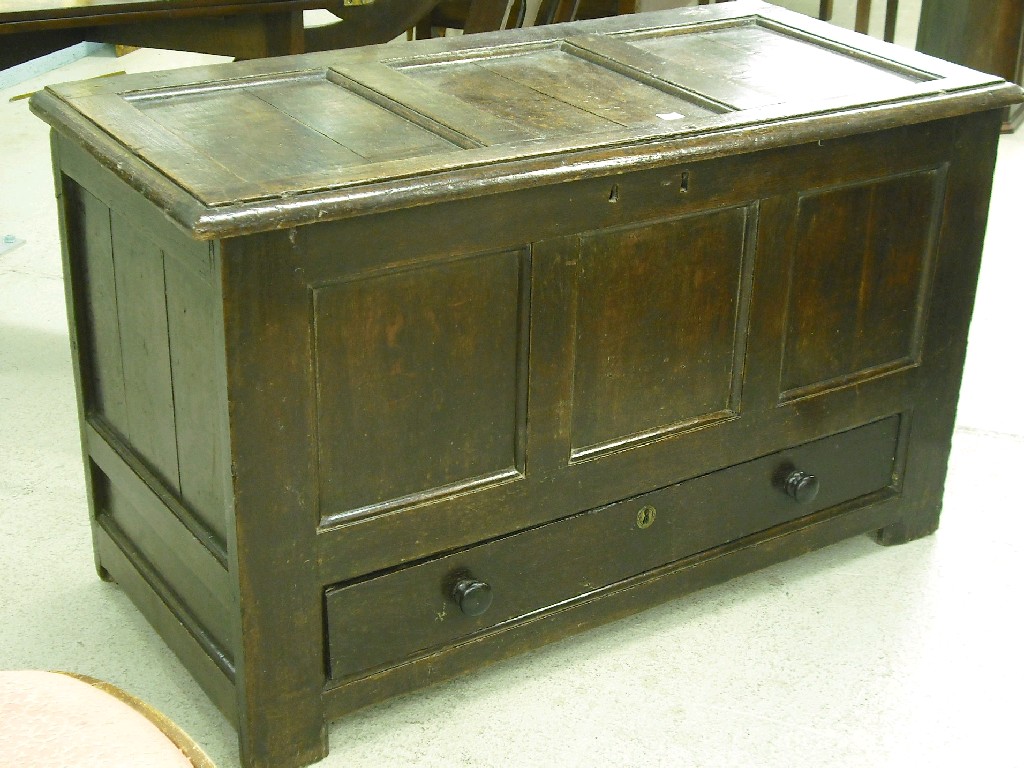 Appraisal: th century oak triple panelled mule chest the hinged top