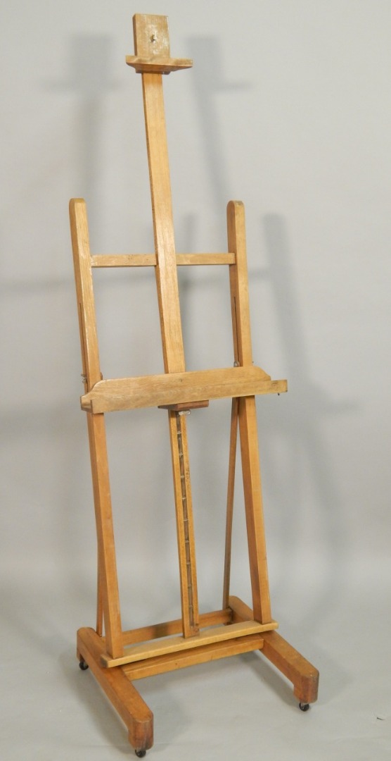 Appraisal: An early thC stained beech adjustable floor standing easel