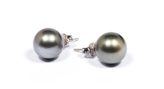 Appraisal: TAHITI PEARL EAR STUDS White gold Classic ear studs each