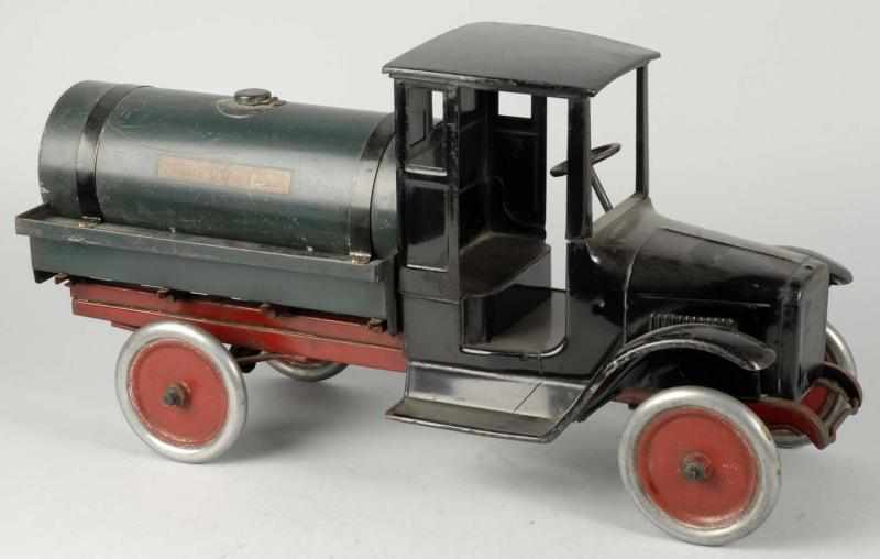 Appraisal: Pressed Steel Buddy L Tank Truck Description American Circa Enclosed