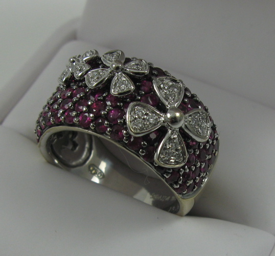 Appraisal: RUBY DIAMOND AND EIGHTEEN KARAT WHITE GOLD RING set with