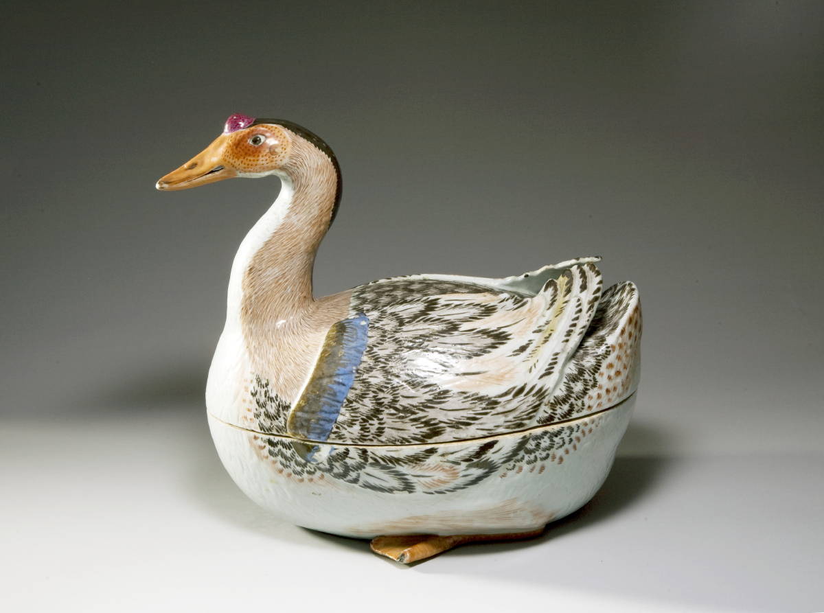 Appraisal: CHINESE EXPORT PORCELAIN GOOSE SOUP TUREEN AND COVER CIRCA -