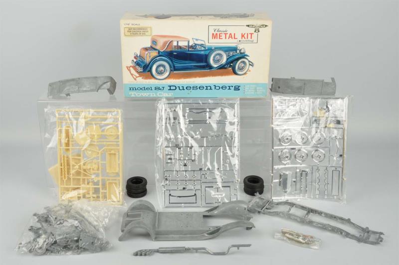 Appraisal: Hubley Diecast Duesenberg Model Kit Circa 's Includes original box