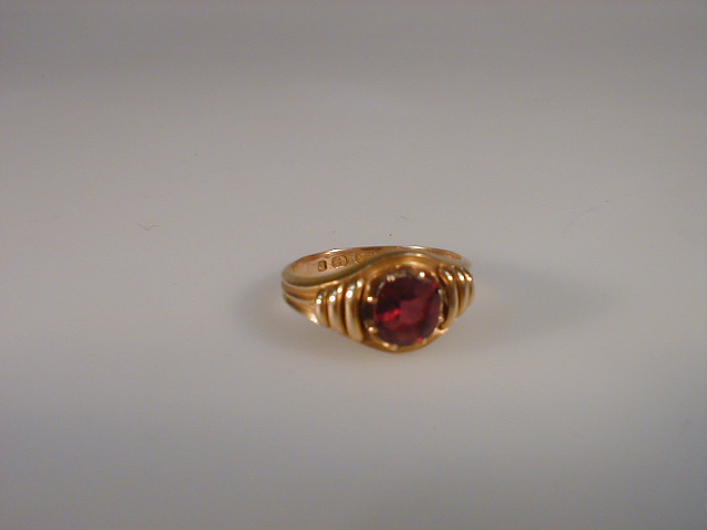 Appraisal: A gentleman's garnet set signet ring in ct yellow gold