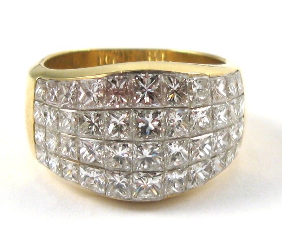 Appraisal: DIAMOND AND EIGHTEEN KARAT GOLD RING set with quadrillion brilliant-cut