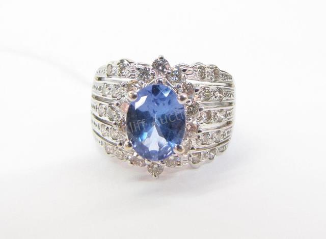 Appraisal: A LeVian K white gold ring with oval center tanzanite