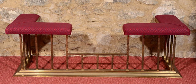 Appraisal: A COUNTRY HOUSE BRASS CLUB FENDER the seats upholstered in