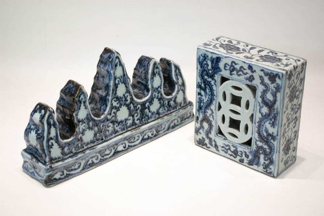 Appraisal: TWO CHINESE MING STYLE BLUE AND WHITE PORCELAIN TABLEWARE ITEMS