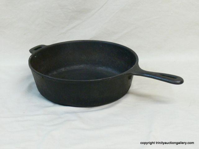 Appraisal: Vintage Cast Iron Chicken Fryer Skillet - Faintly can see