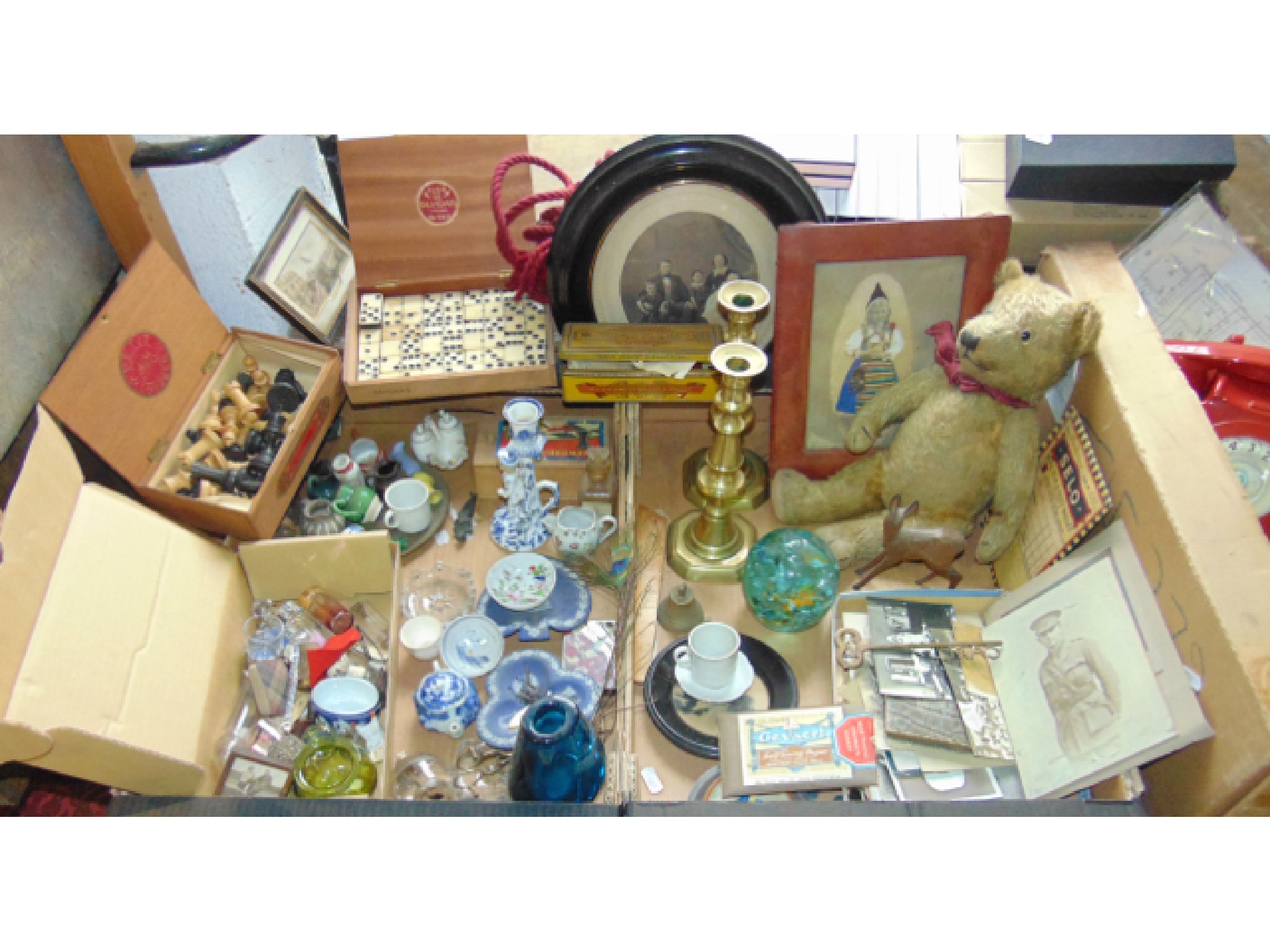 Appraisal: A miscellaneous collection to include a set of antique bone