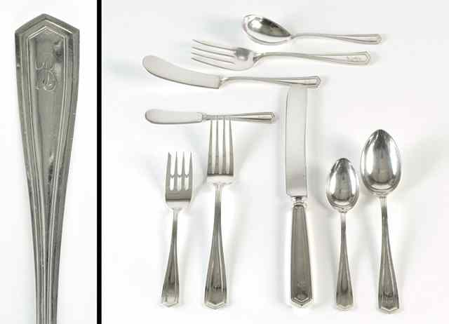 Appraisal: PIECE INTERNATIONAL SILVER STERLING FLATWARE SET plus storage chest Flatware