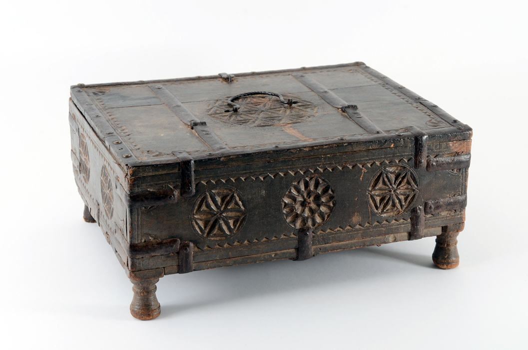 Appraisal: CARVED BIBLE BOX hinged lid top with chip carved rosettes