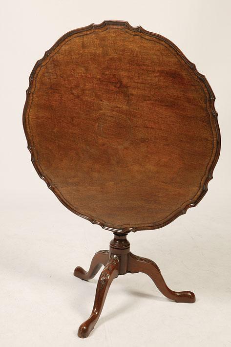 Appraisal: A GEORGE III MAHOGANY TIP TOP OCCASIONAL TABLE the mahogany