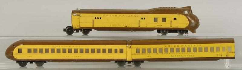 Appraisal: Lionel O-Gauge Streamline Passenger Train Set Description American Pre-war This