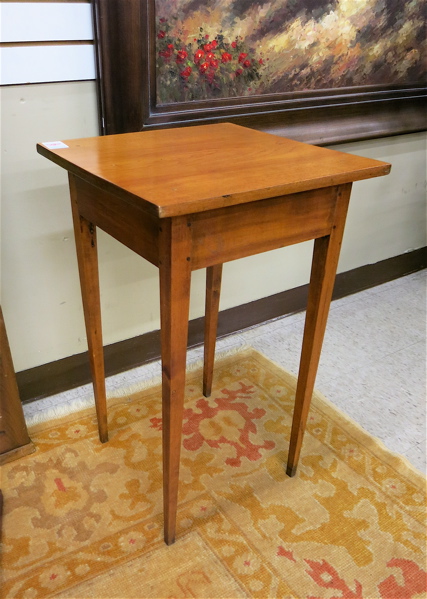 Appraisal: COUNTRY FEDERAL LAMP TABLE American th century having a square