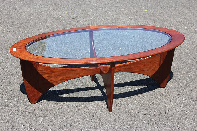 Appraisal: A RETRO POSSIBLY G PLAN TEAK OVAL COFFEE TABLE with