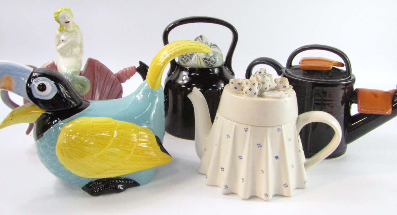 Appraisal: Novelty ceramic teapots including Roy Simpson Swineside Tony Wood and