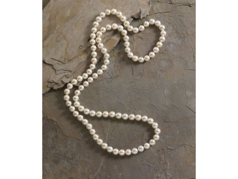 Appraisal: PEARL STRAND Continuous strand of white cultured pearls with slight