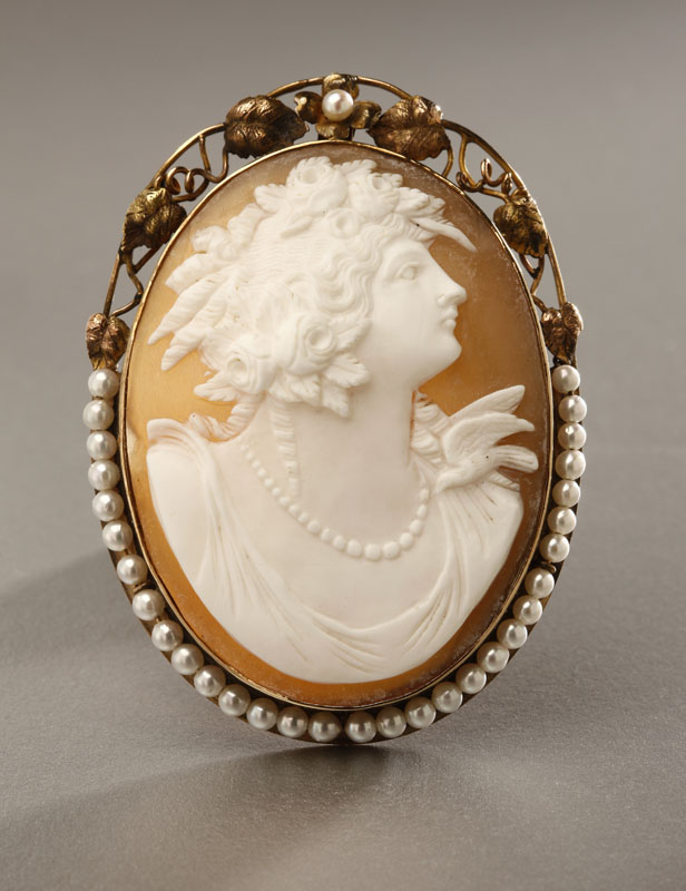 Appraisal: An antique shell cameo and seed pearl pendant brooch An