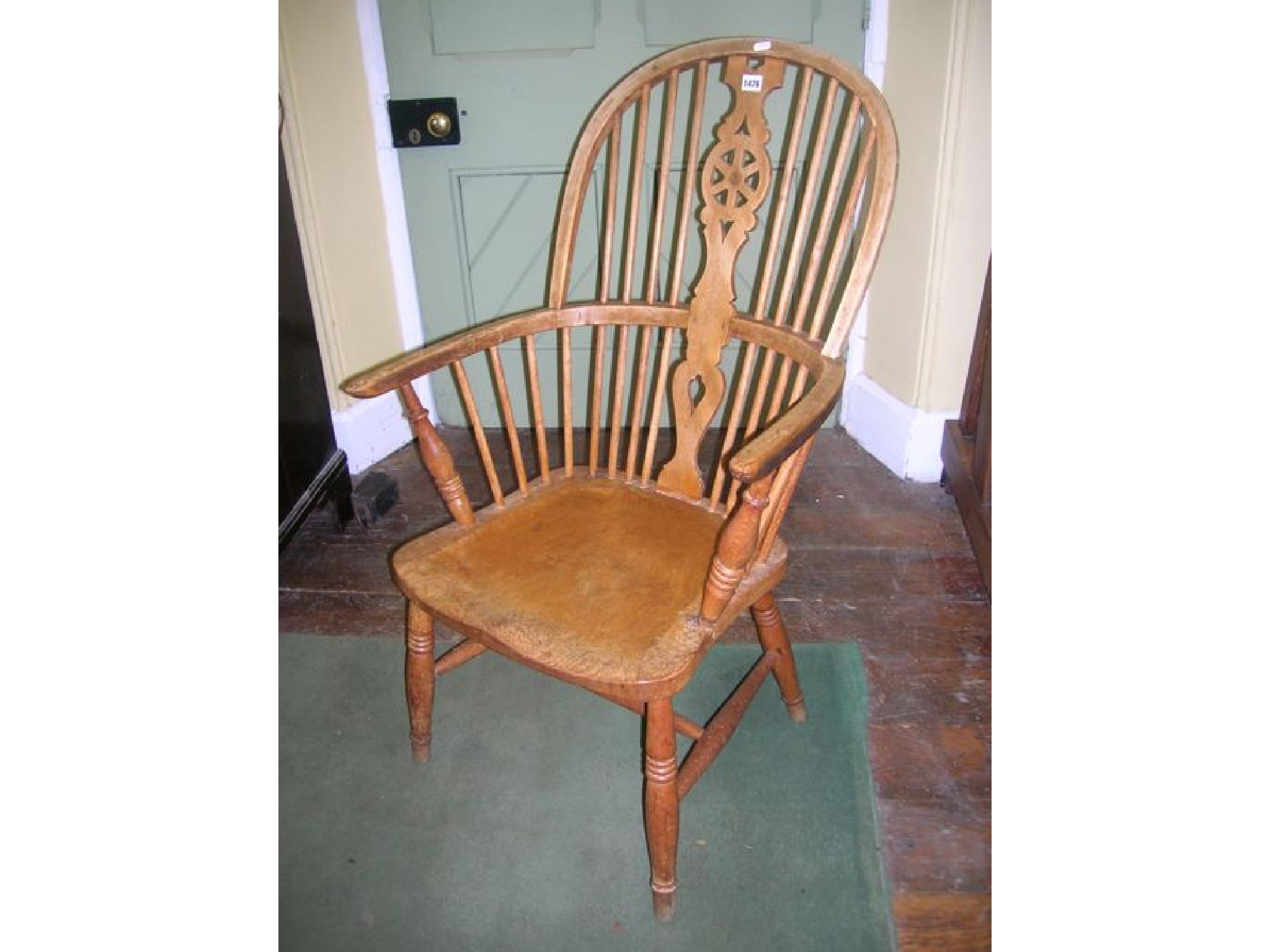 Appraisal: An early th century Windsor wheelback elbow chair with figured