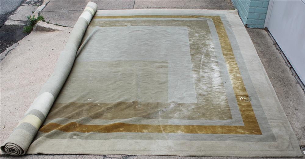 Appraisal: LARGE CONTEMPORARY ODEGARD RUG WITH TONAL VARIATIONS IN CREAM WITH