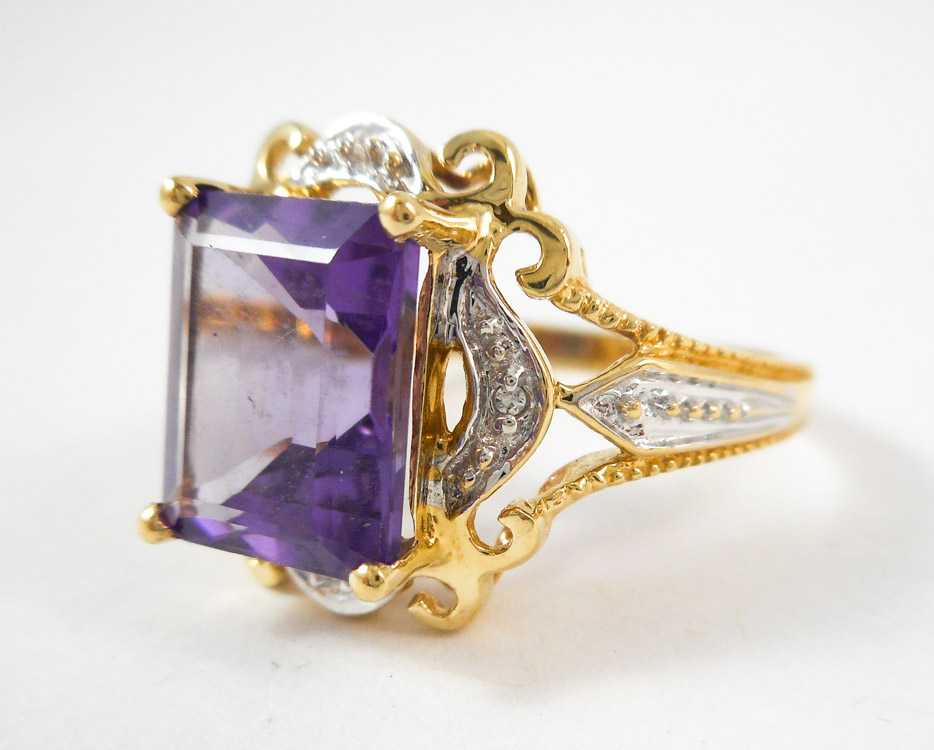 Appraisal: AMETHYST DIAMOND AND TEN KARAT GOLD RING The yellow and