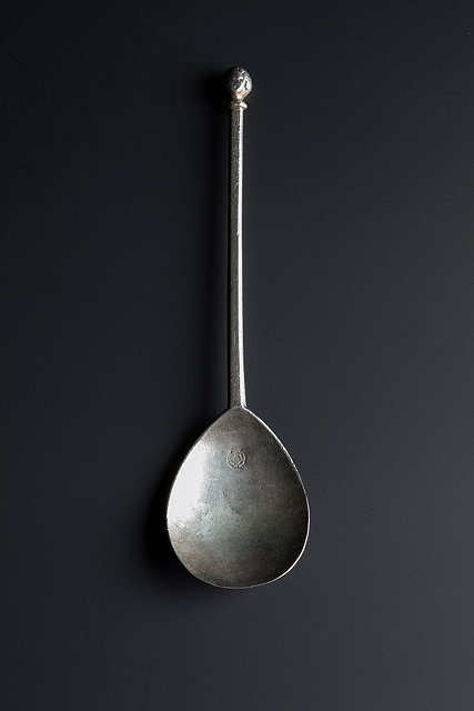 Appraisal: A PROVINCIAL SILVER MOOR'S HEAD SPOON marked with a tudor