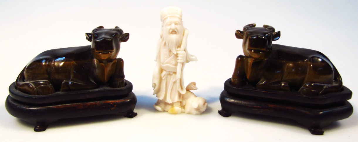 Appraisal: A pair of carved tiger's eye figure groups each in