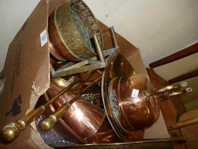 Appraisal: A SMALL QUANTITY OF COPPER AND BRASSWARE