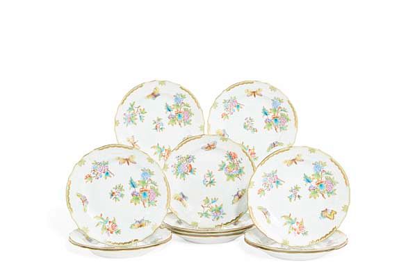 Appraisal: Twelve Herend Queen Victoria dinner plates A set of twelve