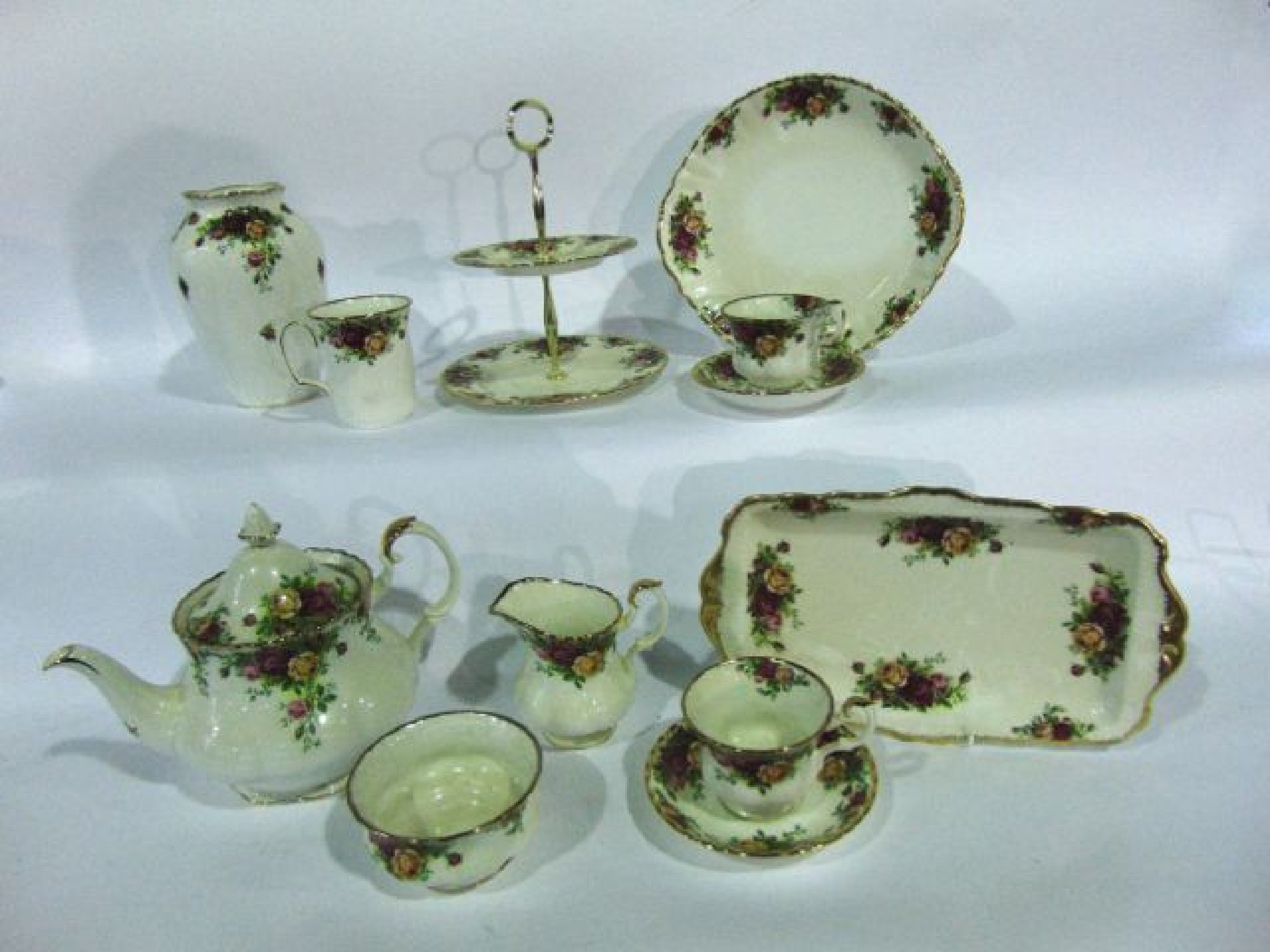 Appraisal: A quantity of Royal Albert Old Country Roses pattern tea