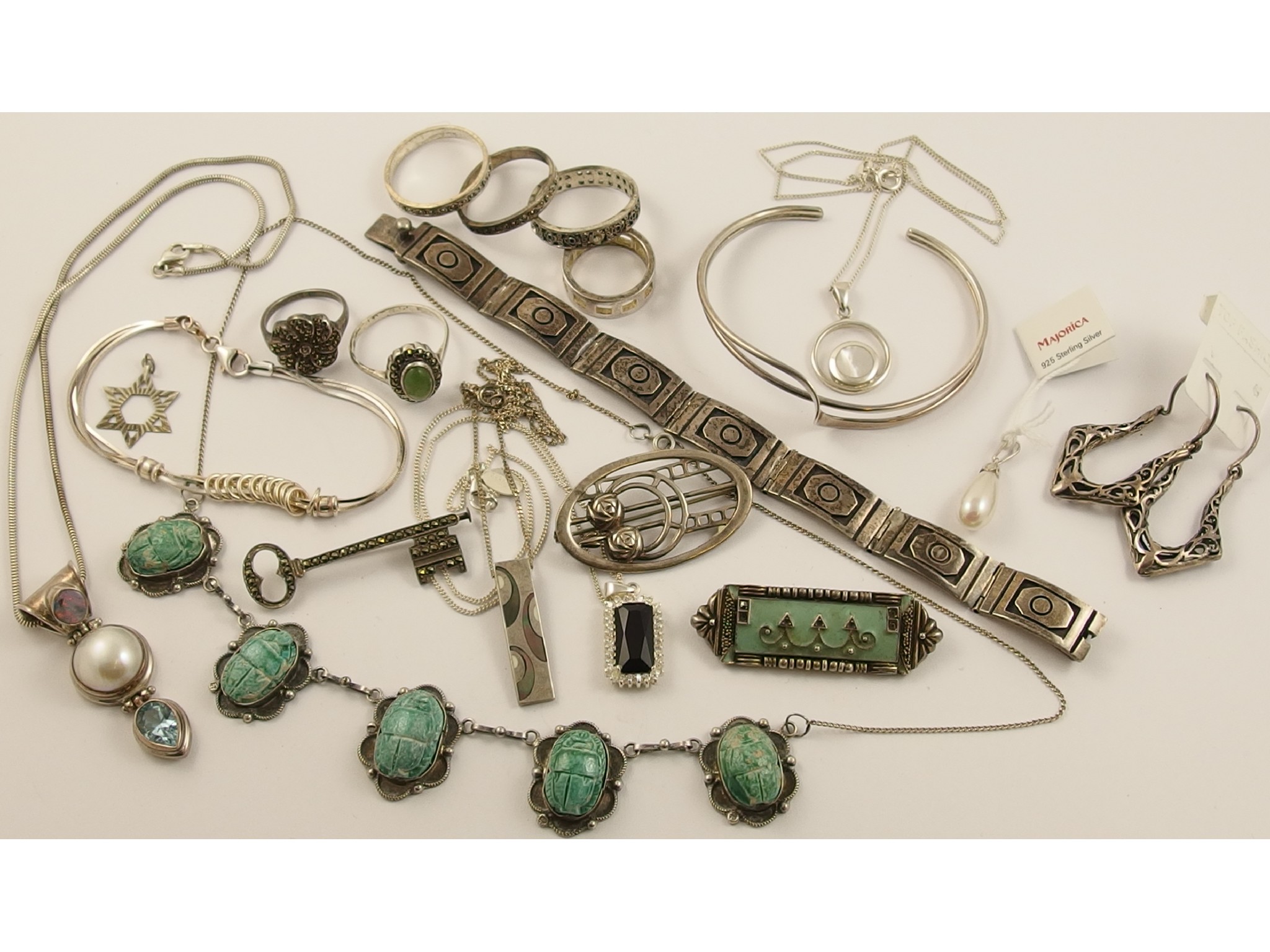 Appraisal: A collection of silver and costume jewellery to include an