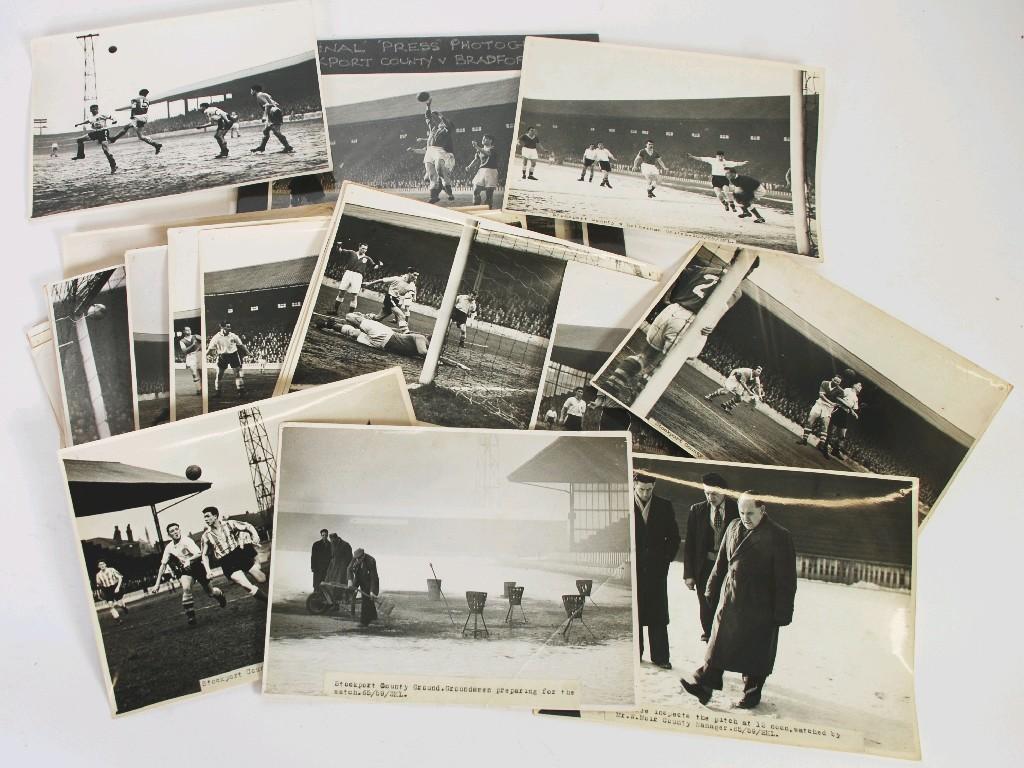 Appraisal: ORIGINAL PRESS PHOTOGRAPH OF STOCKPORT COUNTY AT HOME EST -