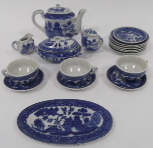 Appraisal: A dolls' Continental blue and white willow pattern tea service