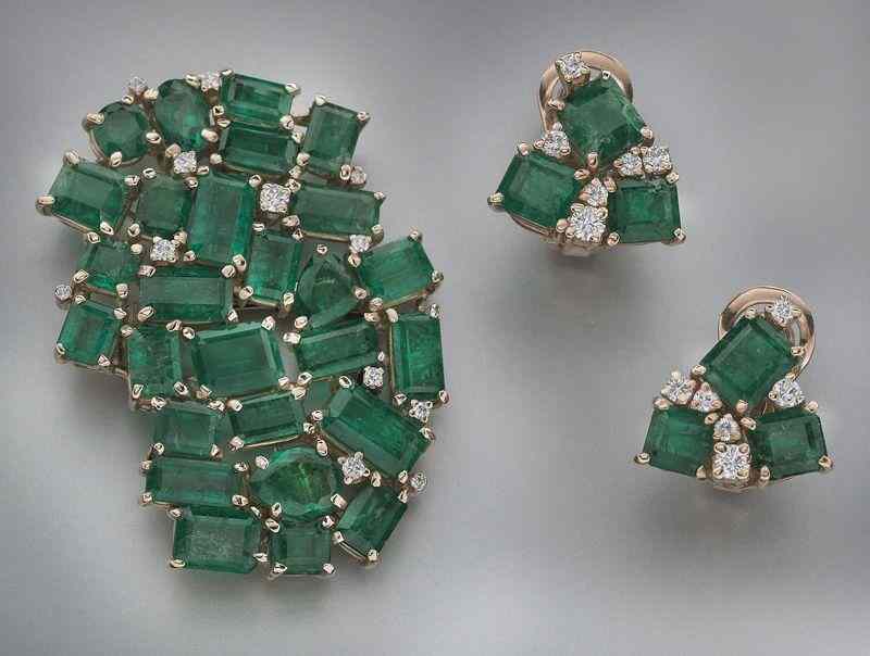 Appraisal: K gold emerald and diamond brooch with earringsmounted with emerald