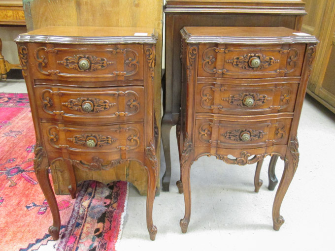 Appraisal: A PAIR OF LOUIS XV STYLE WALNUT NIGHTSTANDS American c