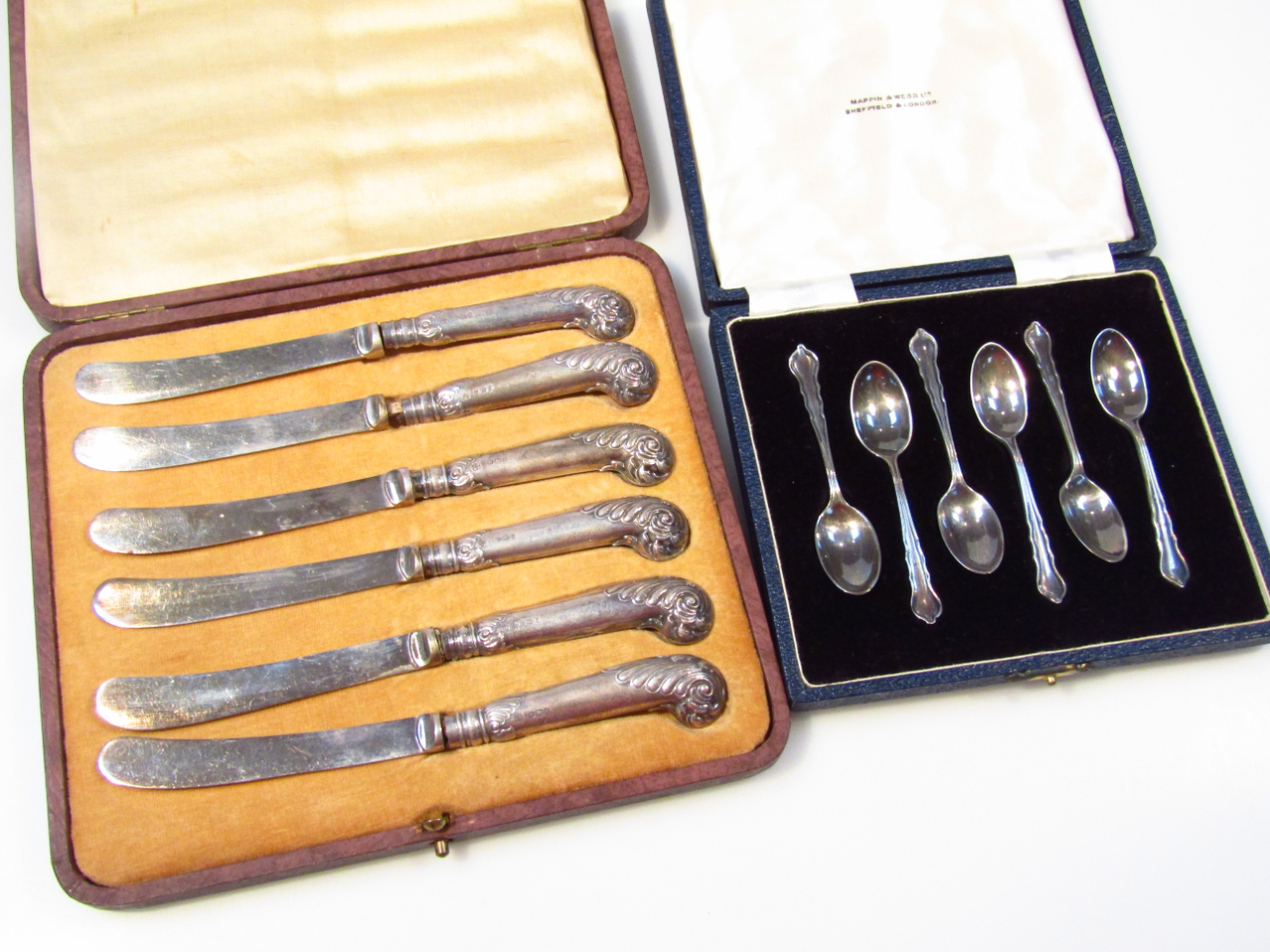 Appraisal: A cased set of silver teaspoons another cased set of