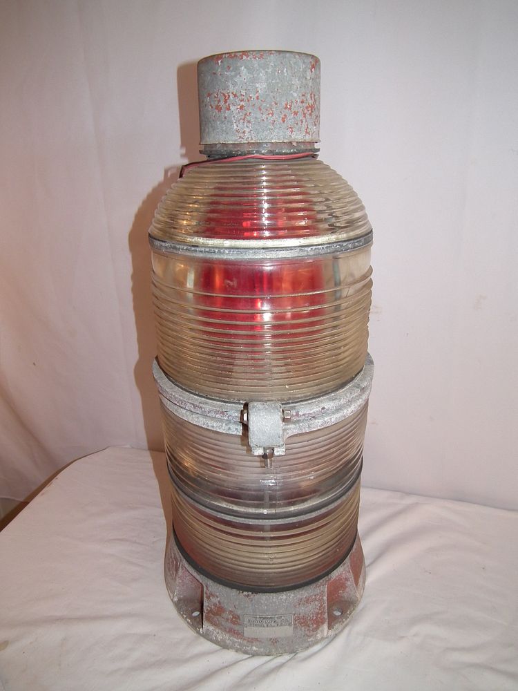 Appraisal: ROHN ANTIQUE FRESNEL BEACON LIGHT Antique large fresnel beacon light