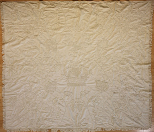 Appraisal: Candlewick bedspread early th c with central spread winged eagle