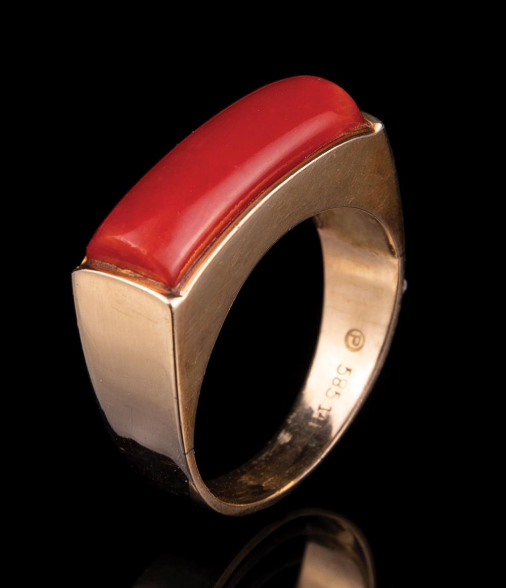 Appraisal: kt Yellow Gold and Red Coral Saddle Ring approx mm