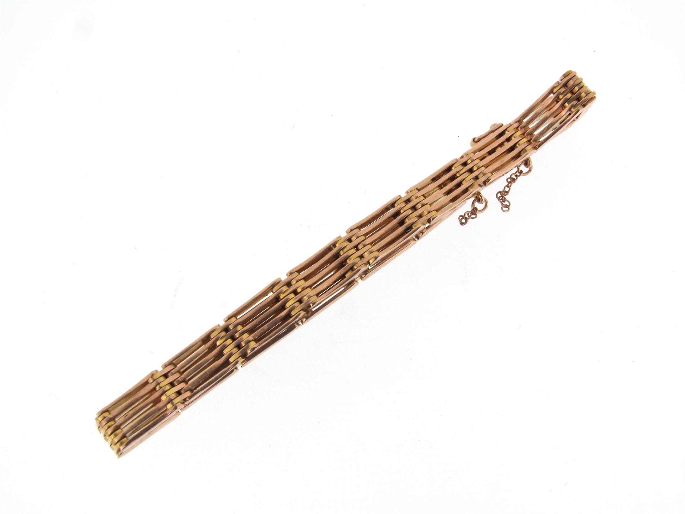 Appraisal: A gold gate link bracelet