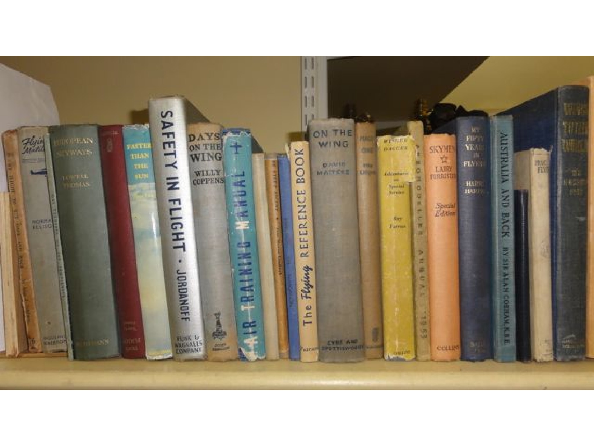 Appraisal: Books relating to flying mainly mid- th century including My