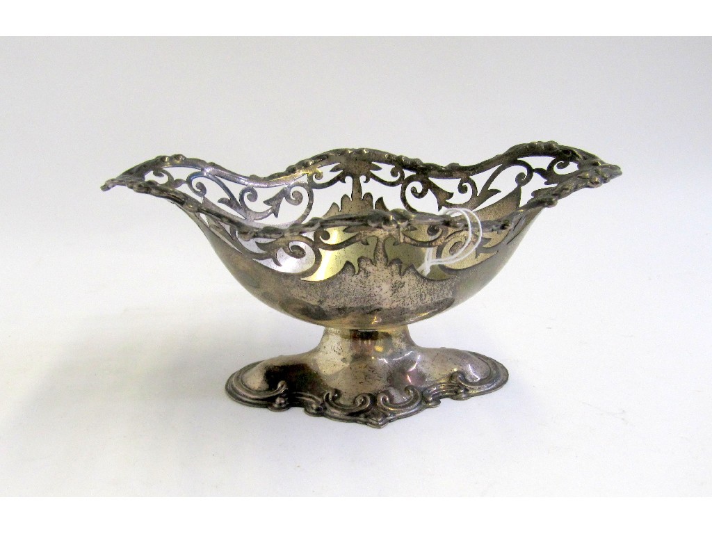 Appraisal: A silver pedestal bon bon dish with pierced decoration Birmingham