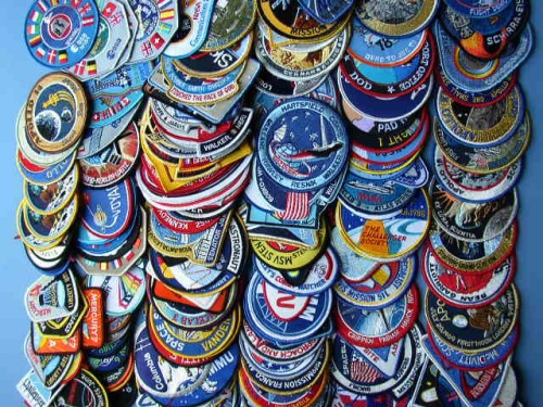 Appraisal: Patch Archive A very large collection of over cloth patches