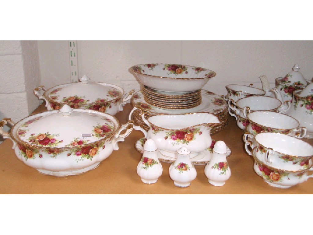 Appraisal: A large collection of Royal Albert Old Country Roses tea