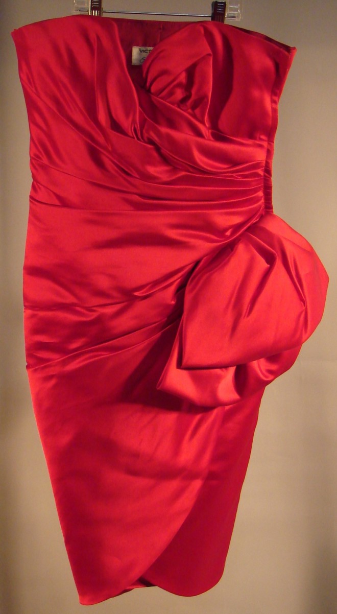 Appraisal: VICTOR COSTA Silk Charmeuse cocktail dress knee length strapless large