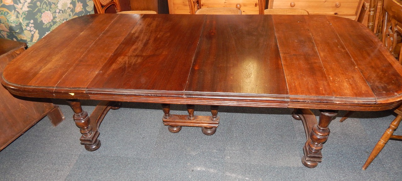 Appraisal: A Continental oval chestnut extending dining table late thC with