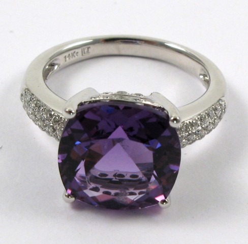 Appraisal: AMETHYST DIAMOND AND WHITE GOLD RING The k white gold